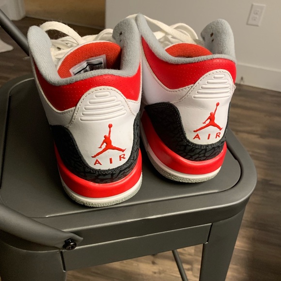 Jordan 3s size 7y - Picture 2 of 6